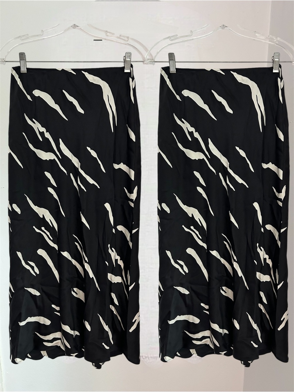 Reformation 100% Silk Midi  Skirt Size 4 Old Money Luxury Staple wardrobe